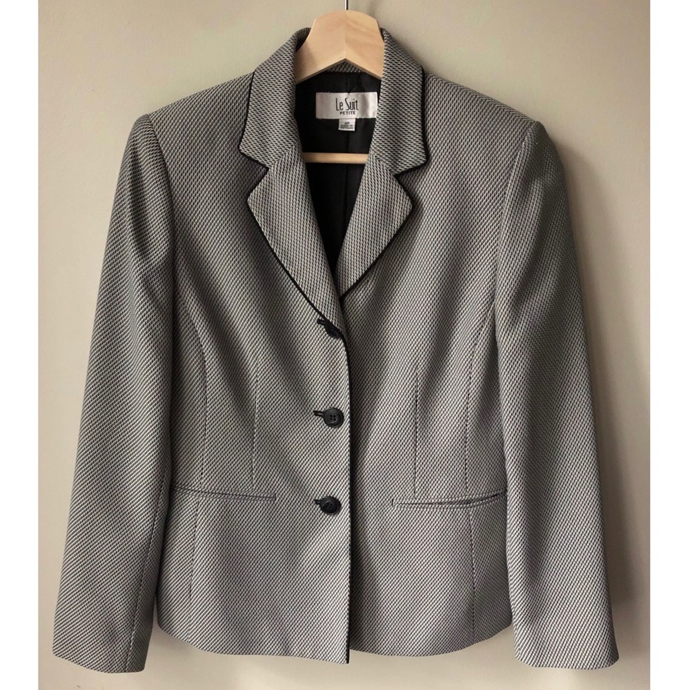 Le Suit • 4P • 3 Button Blazer Jacket